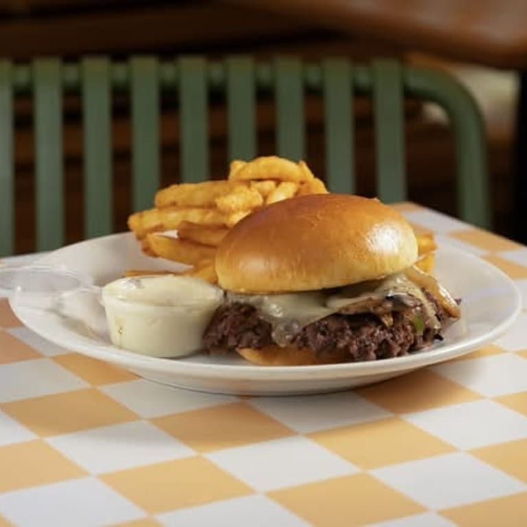 Crunchy Fries: The Perfect Side for Burgers